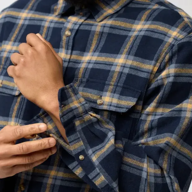 Skjorte til herreFjällräven Övik Heavy Flannel 550-02