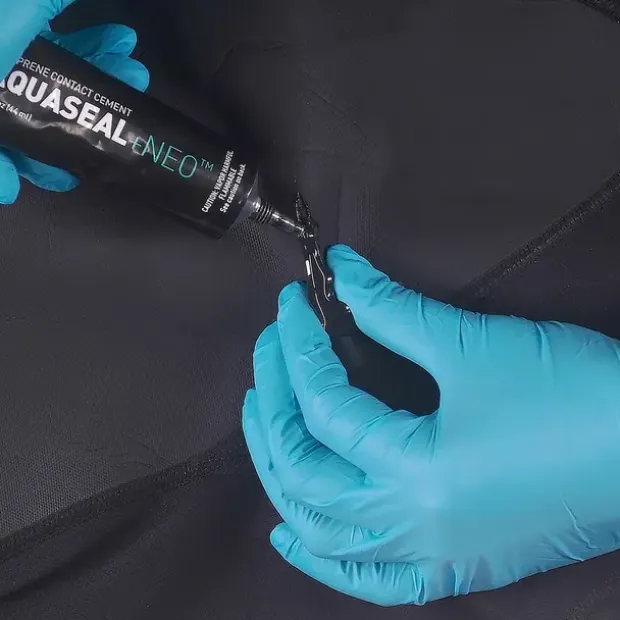Spesiallim for neopren Gear Aid Aquasure Neo Black Witch 28 ml