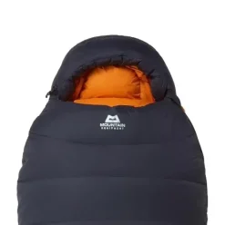Vinterpose i dunMountain Equipment Glacier 1000 LZ Long